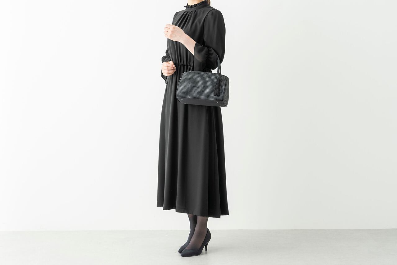東京ソワール メッシュ素材のフォーマルバッグ | 中村江里子