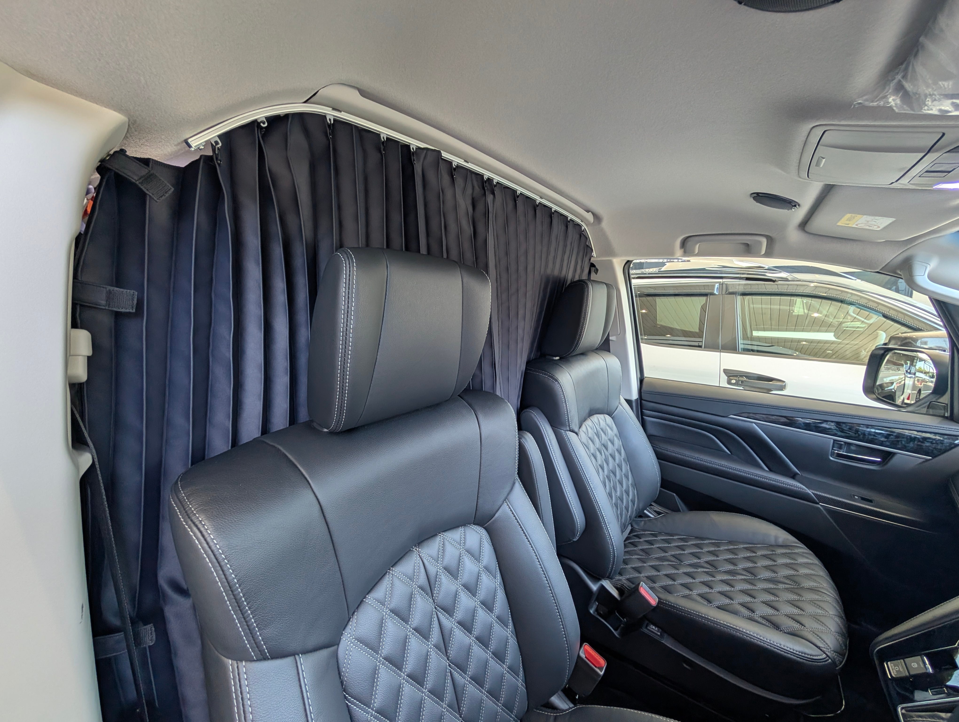 MDF デリカD:5用 遮光パーテーションカーテン（純正） | MDF EQUIPMENT