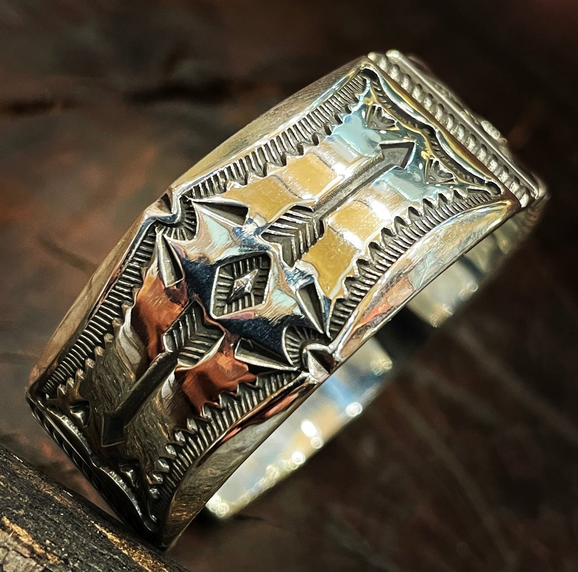 クレンドンピート（Clendon Pete）スタンプワーク バングル