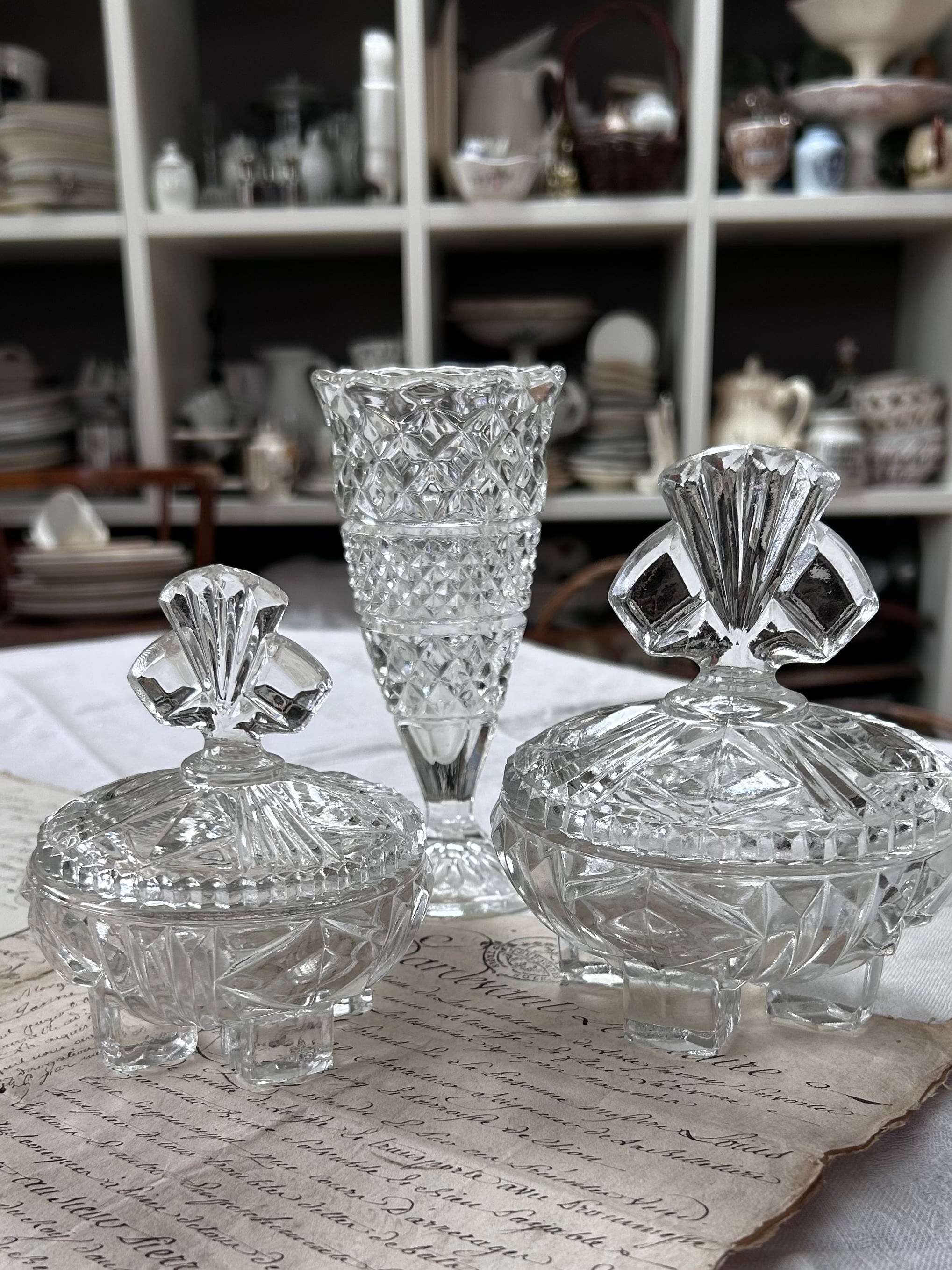 フランス アンティーク／ヴィンテージ】ガラス製ポンボニエール