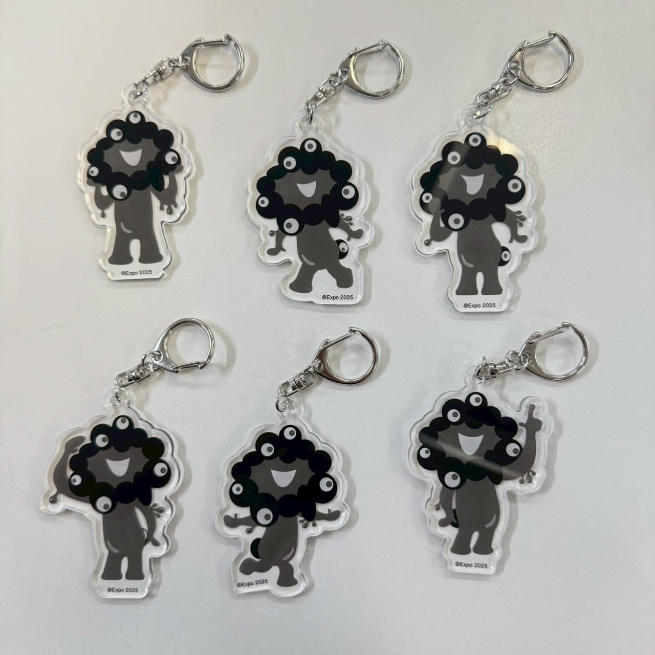 大阪・関西万博〉まねまねミャクミャク トコトコぬいぐるみ | ヘソ