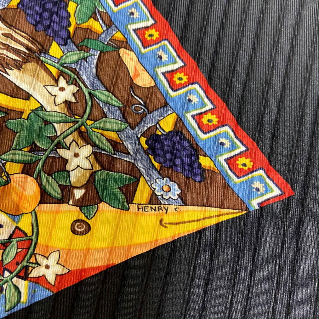 HERMES エルメス プリーツスカーフ 『AXIS MUNDI（世界の中心軸