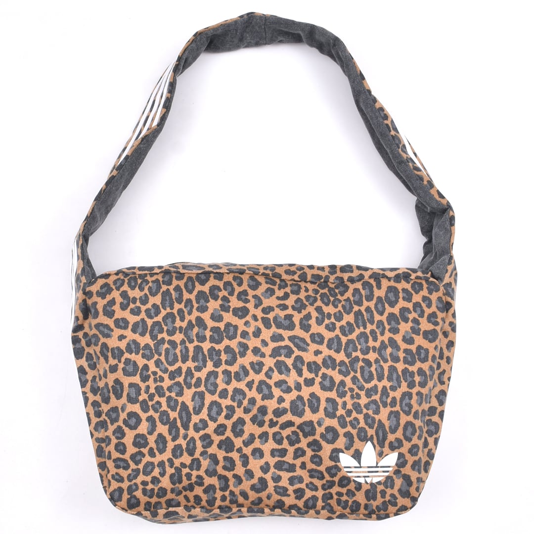 adidas】レオパード柄ショルダーバッグ(ラージ) | VOLCAN&APHRODITE