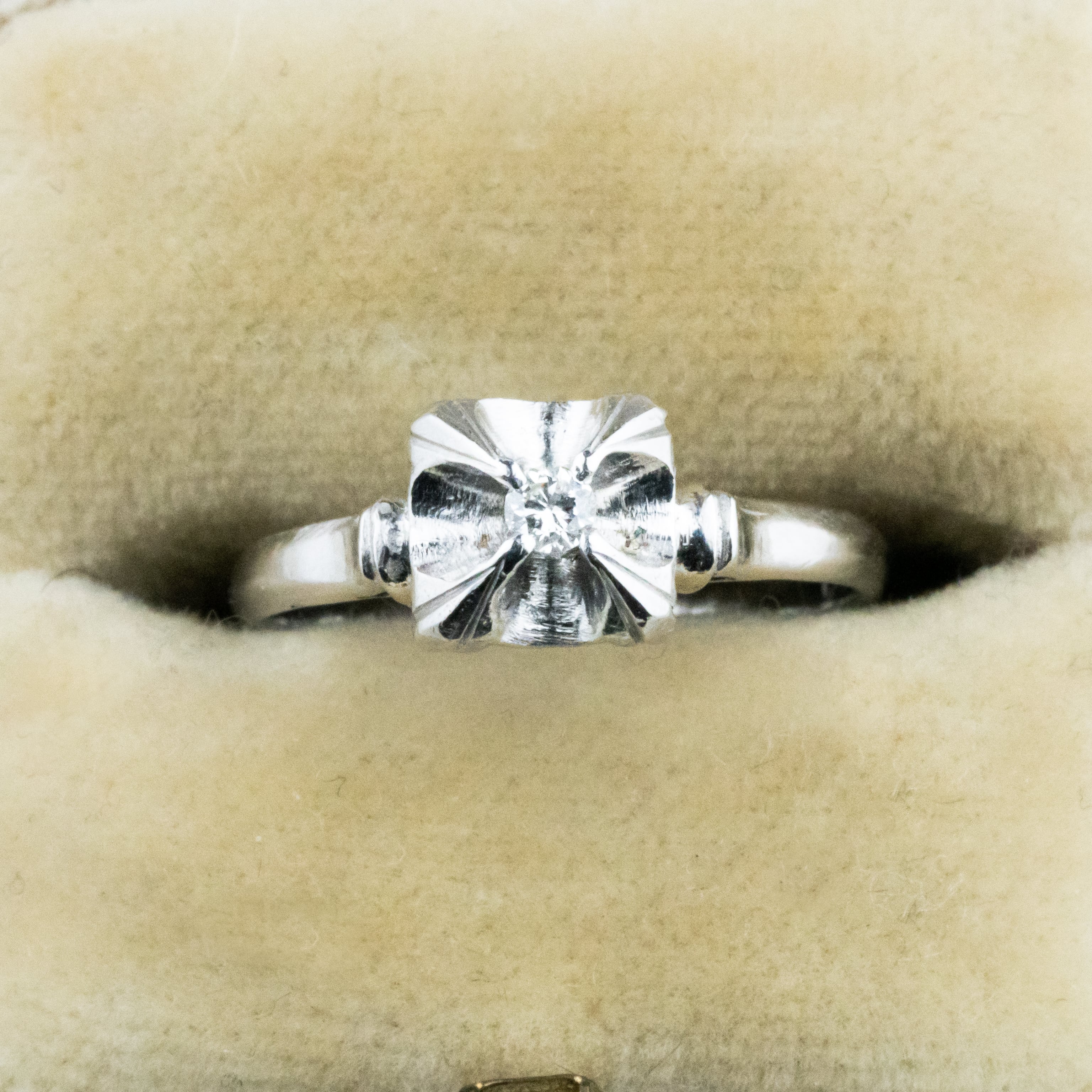 日本の作品】昭和レトロ 箱爪 デザイン リング 指輪 K14 WG ダイヤ