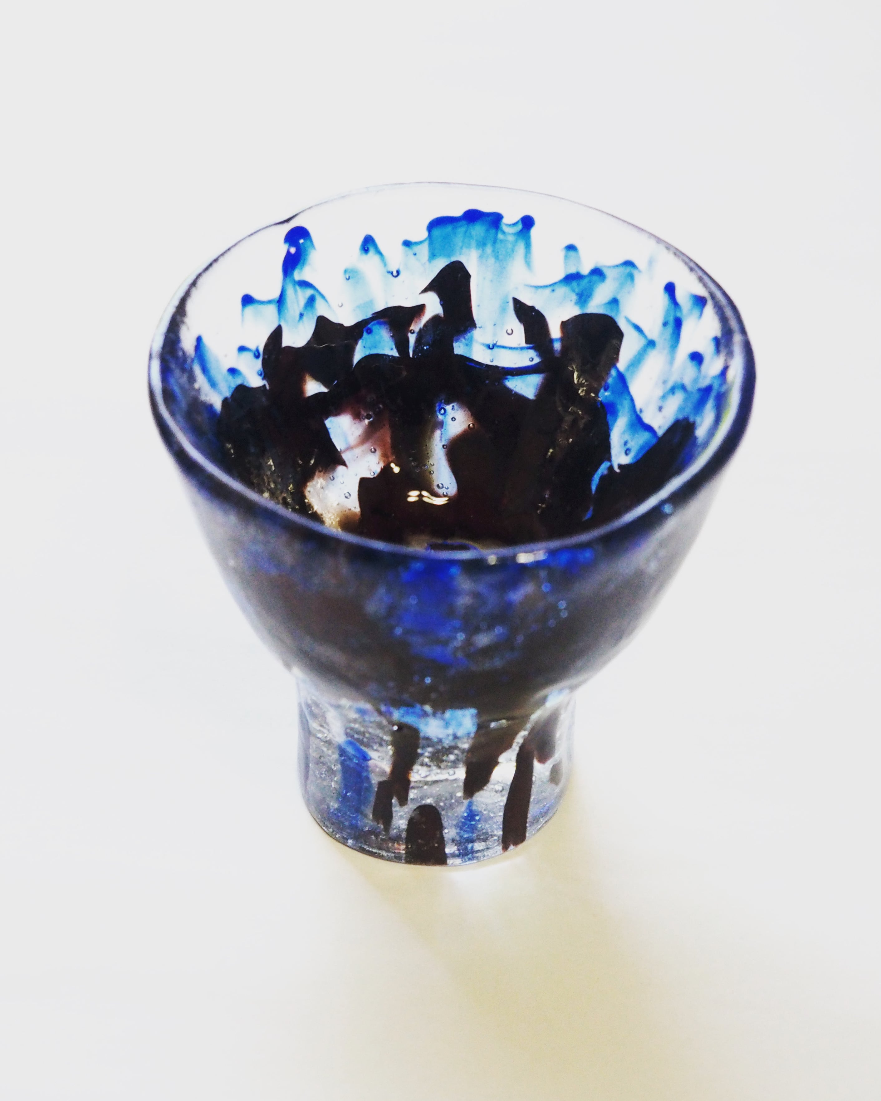 世界最古のガラス技法〉で作られた手作りガラス酒器 「パート・ド