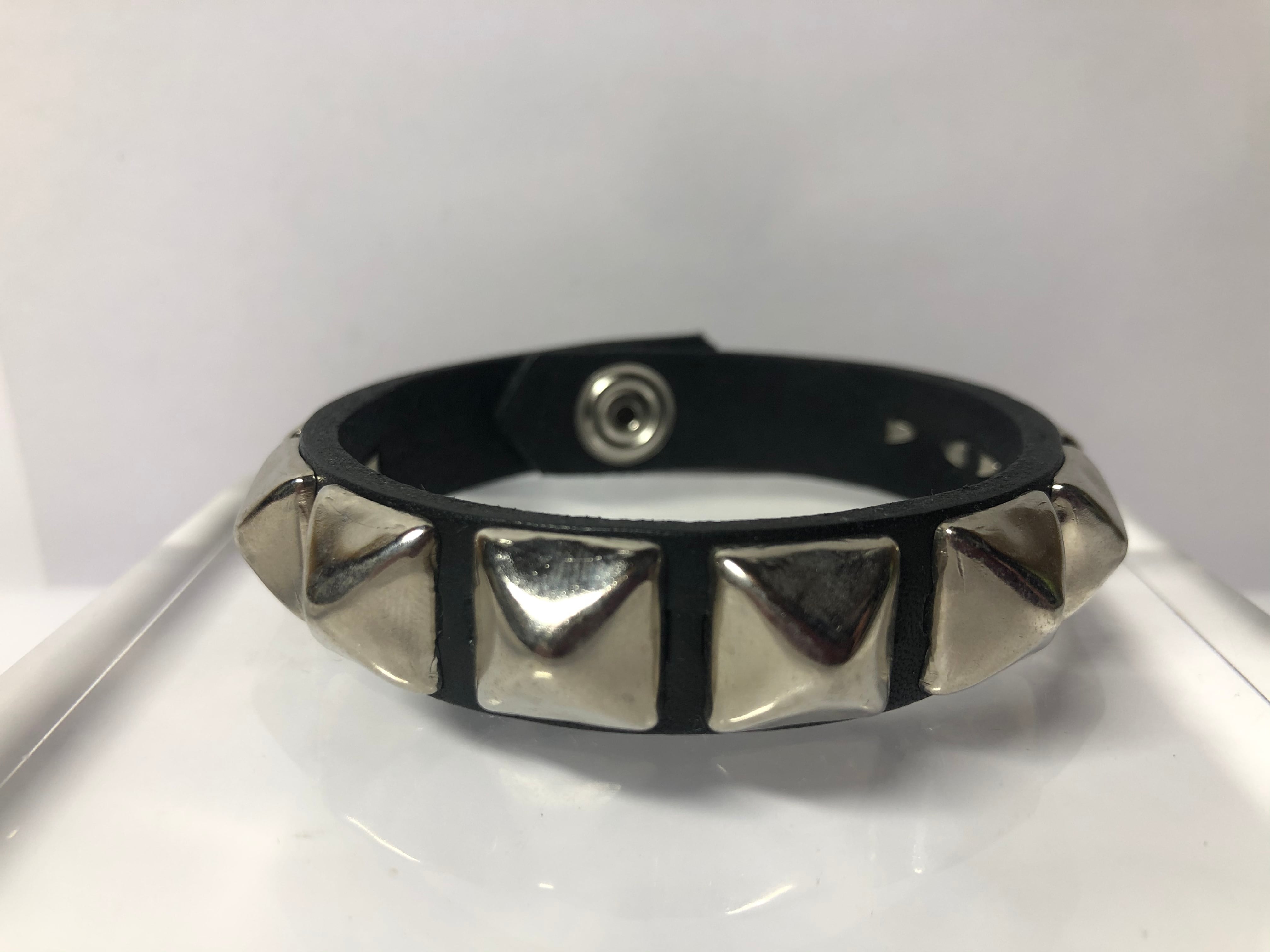 ピラミッドスタッズブレスレット | ftwymgc