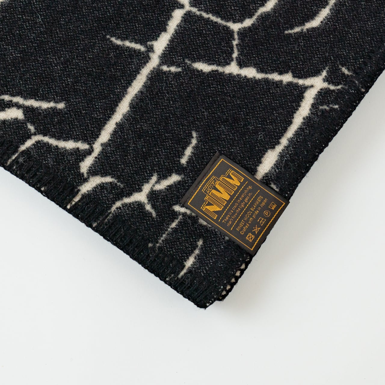 HOTEL BLANKET | NATURAL MOUNTAIN MONKEYS