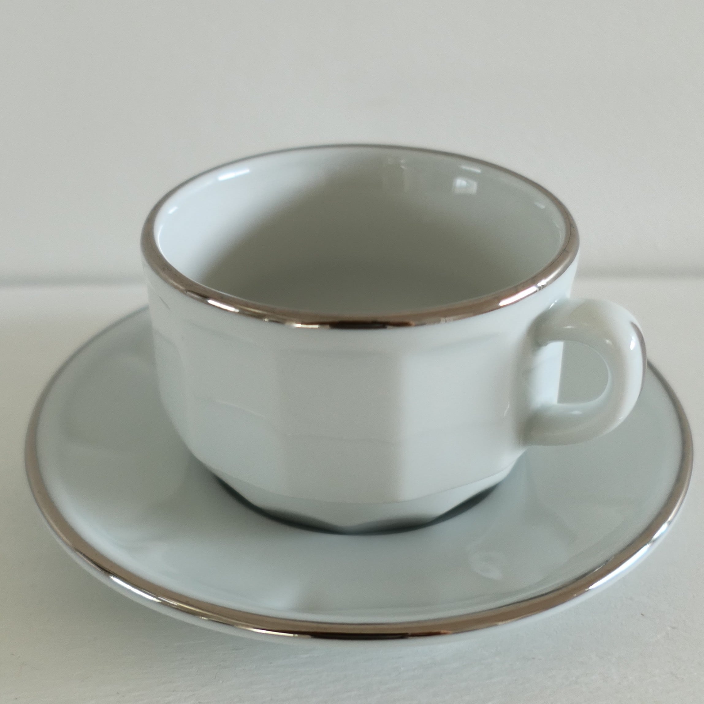 フランス製アピルコ社コーヒーカップ&ソーサー /ホワイト×シルバー