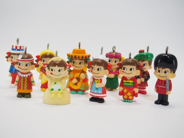 不二家の「ミニミニペコちゃん」のおまけ – 「世界のペコポコ人形
