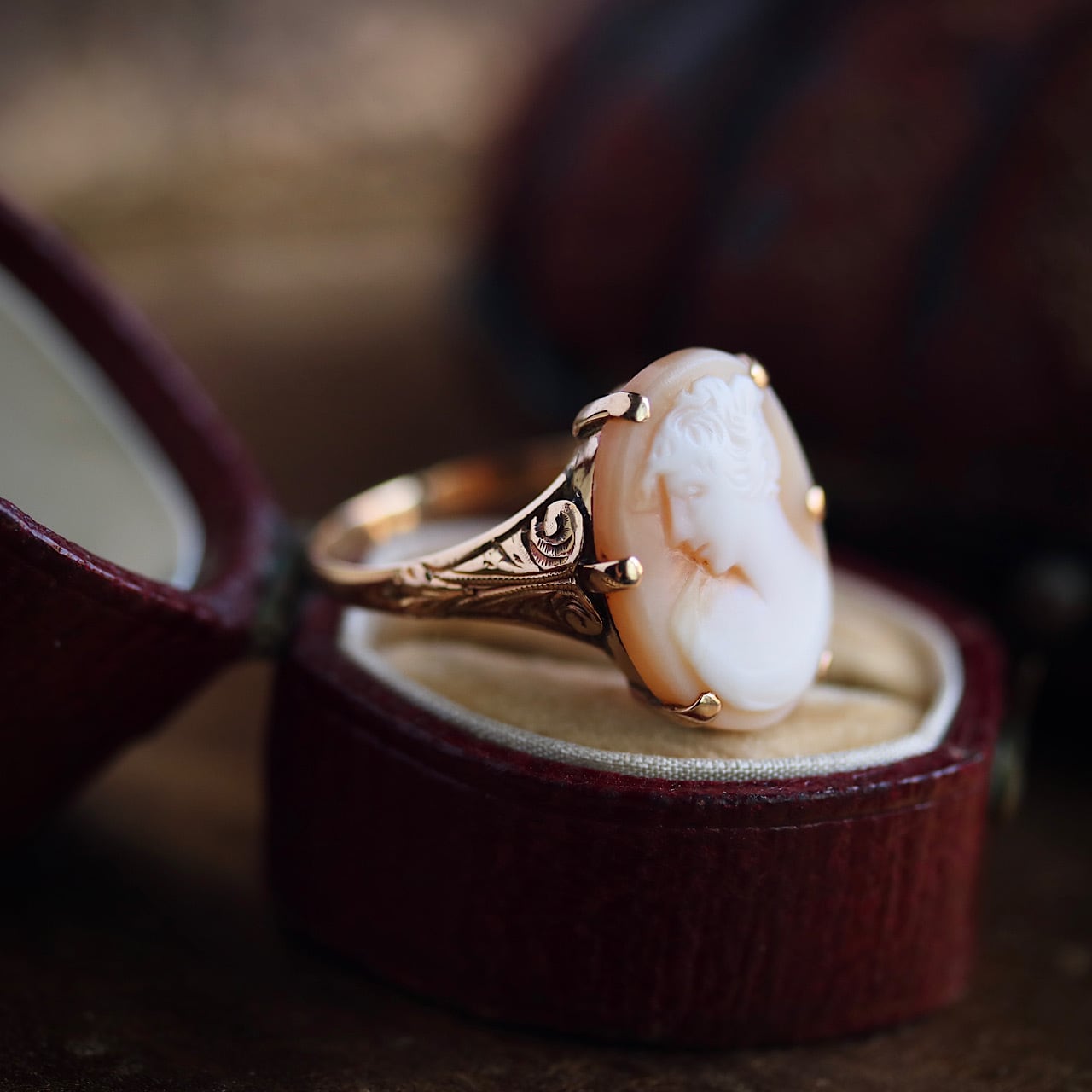 K18 貴婦人のシェルカメオ 和彫 ヴィンテージリング ソーティングメモ