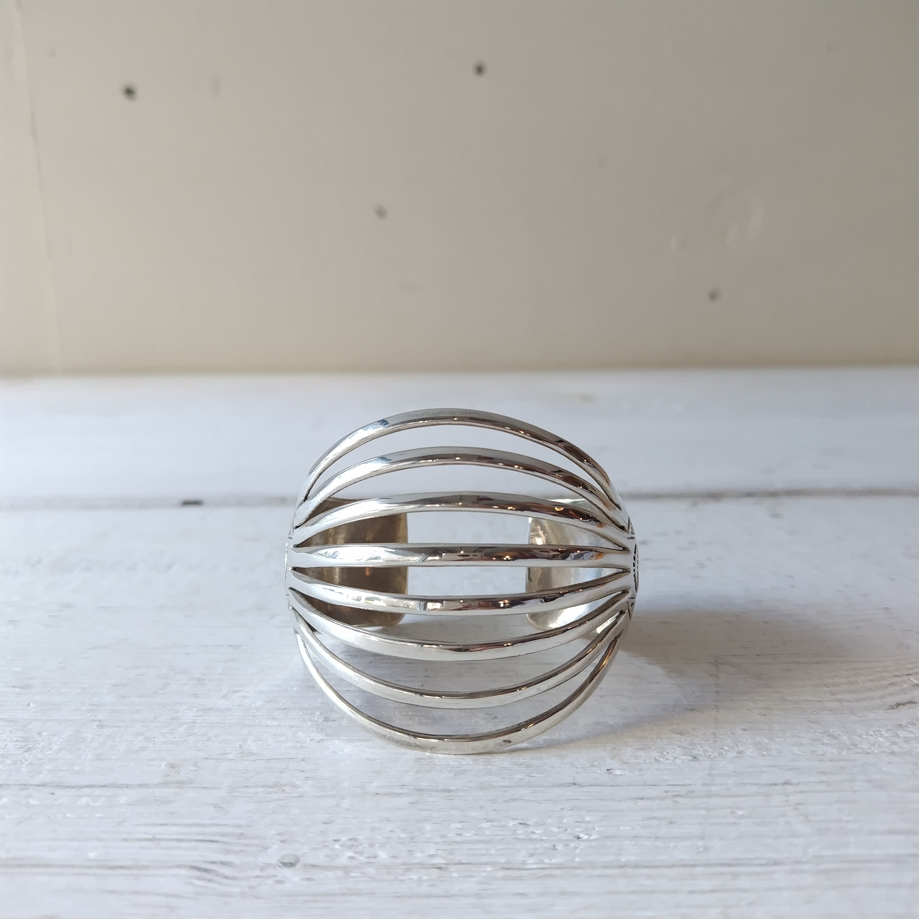 ナバホ Wilbert Benally シルバーバングル インディアンジュエリー