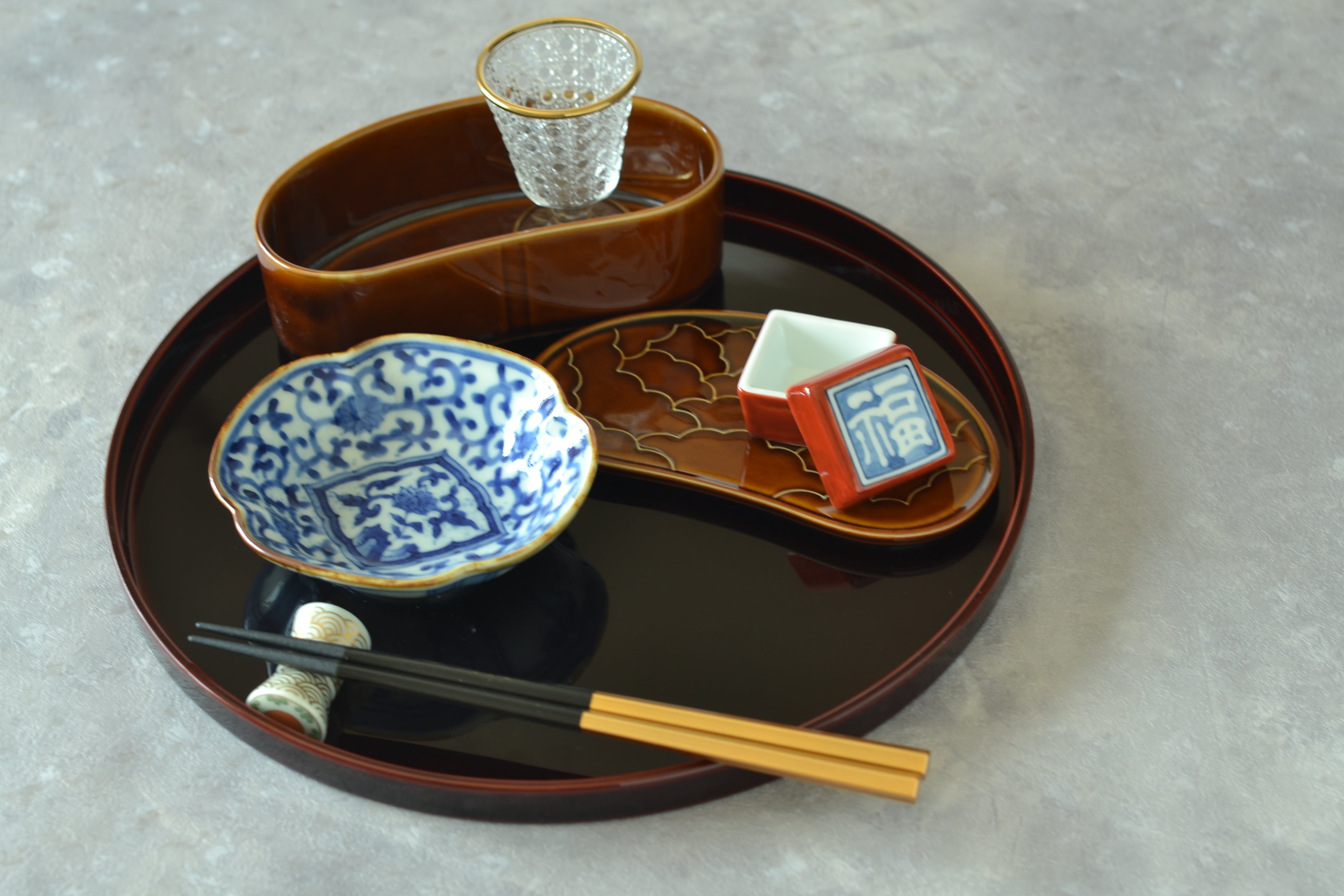 有田焼 手描き 朱巻染付福珍味入れ / 角型 | FUCHIGAMI TOJIKI