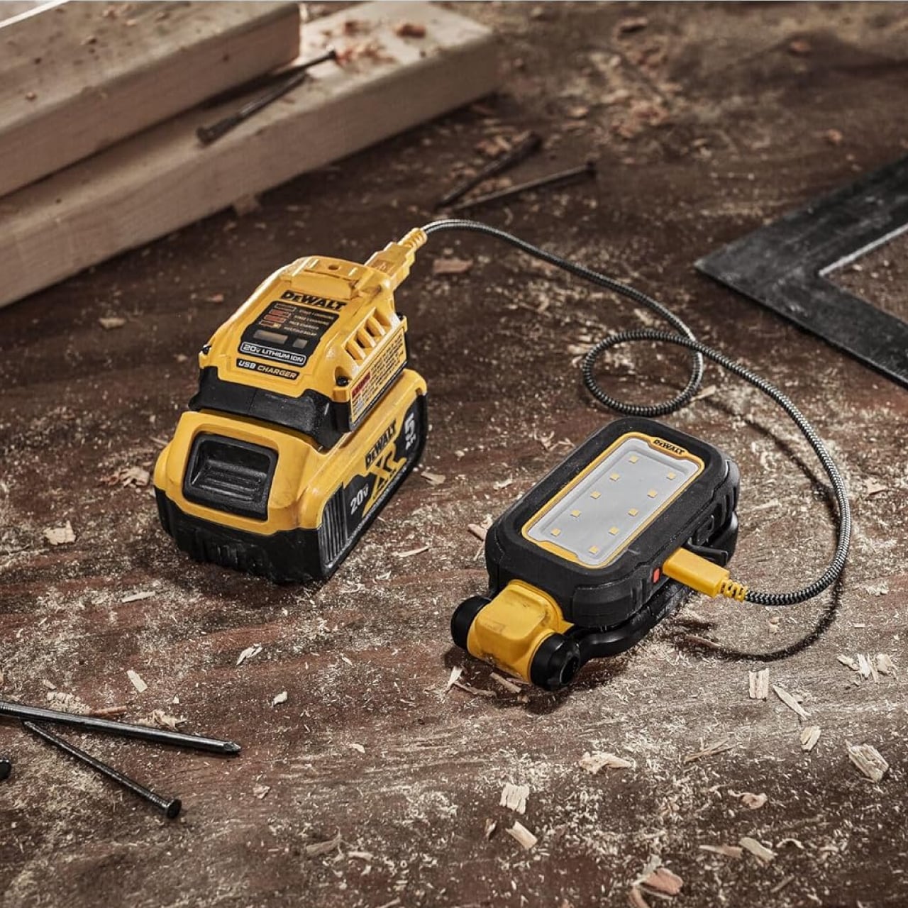 デウォルト USB-C LEDタスクライト DCL182 | 利作オンラインストア