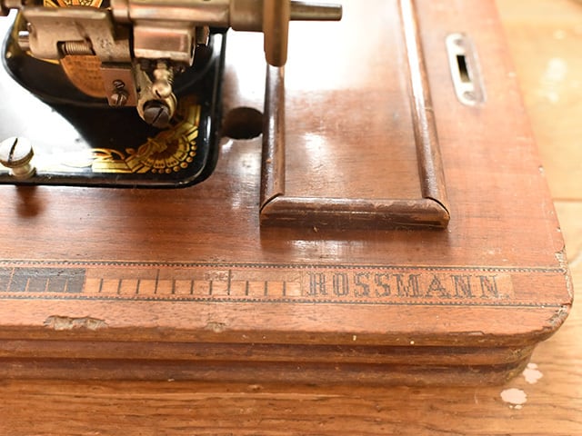 期間限定Sale ! 鍵付き木箱付きのとても美しい古いドイツ製ミシン