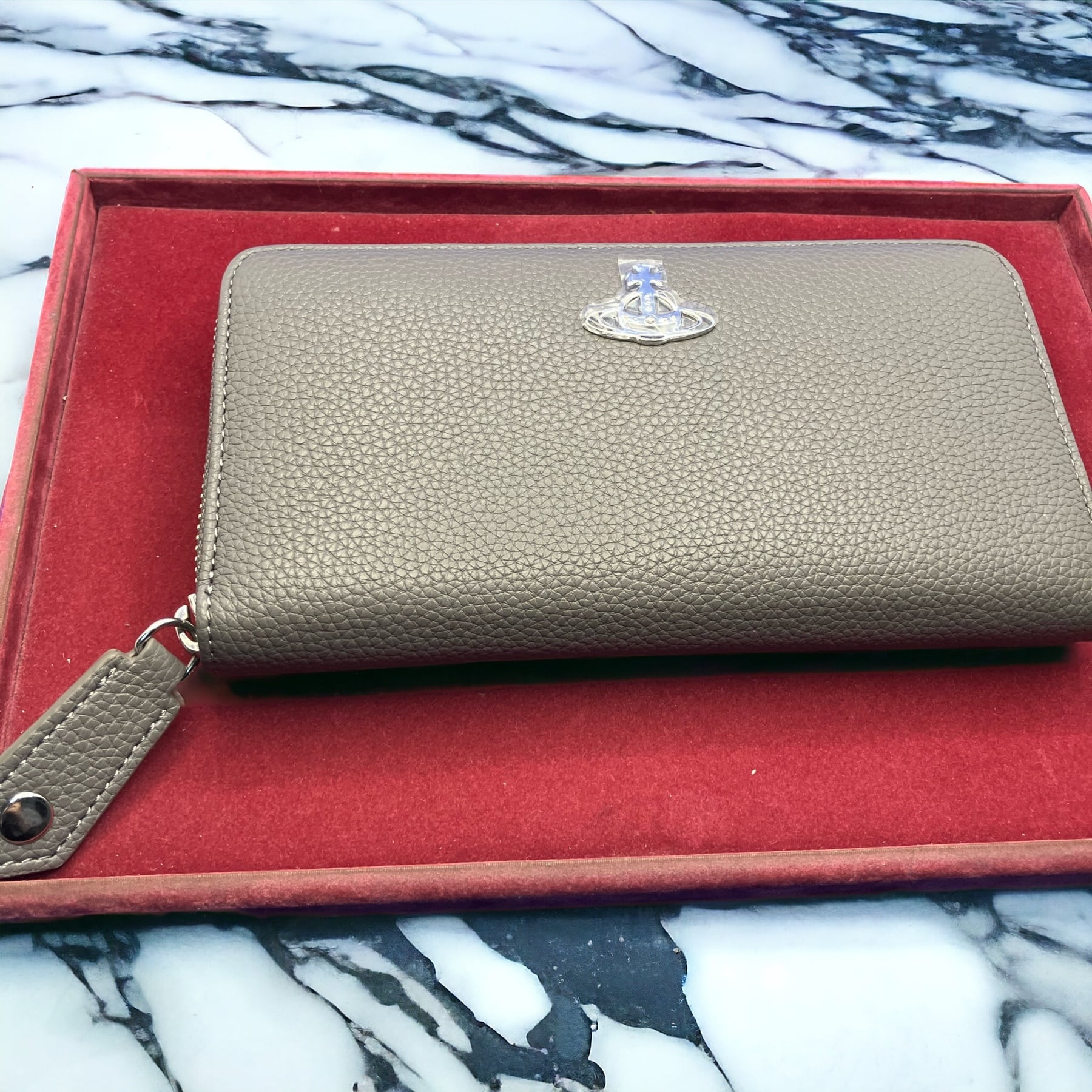 ヴィヴィアンウエストウッド 長財布 グレー ラウンドファスナー