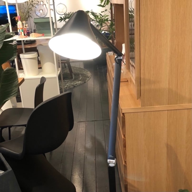 NJP フロアランプ［ ルイスポールセン ］ | REAL Style online shop