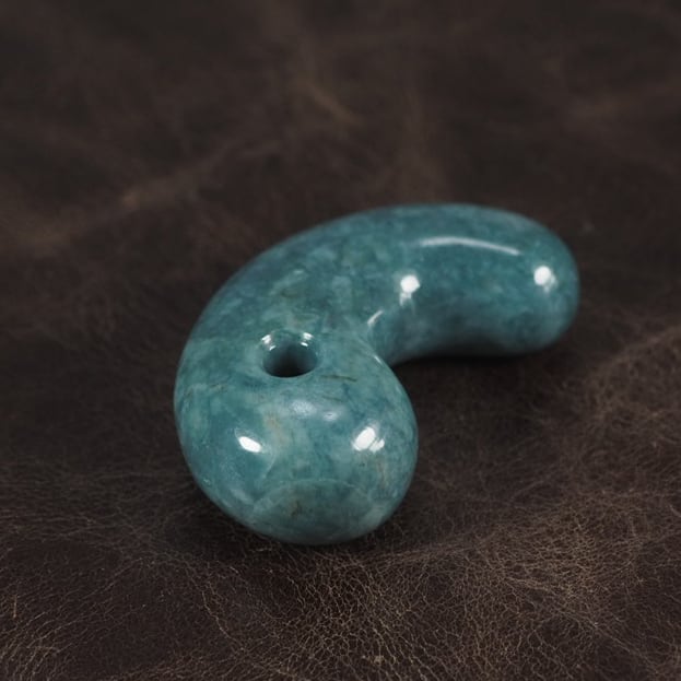 糸魚川翡翠 希少色 大所産 青翡翠 勾玉 15.1g Itoigawa Blue Jadeite