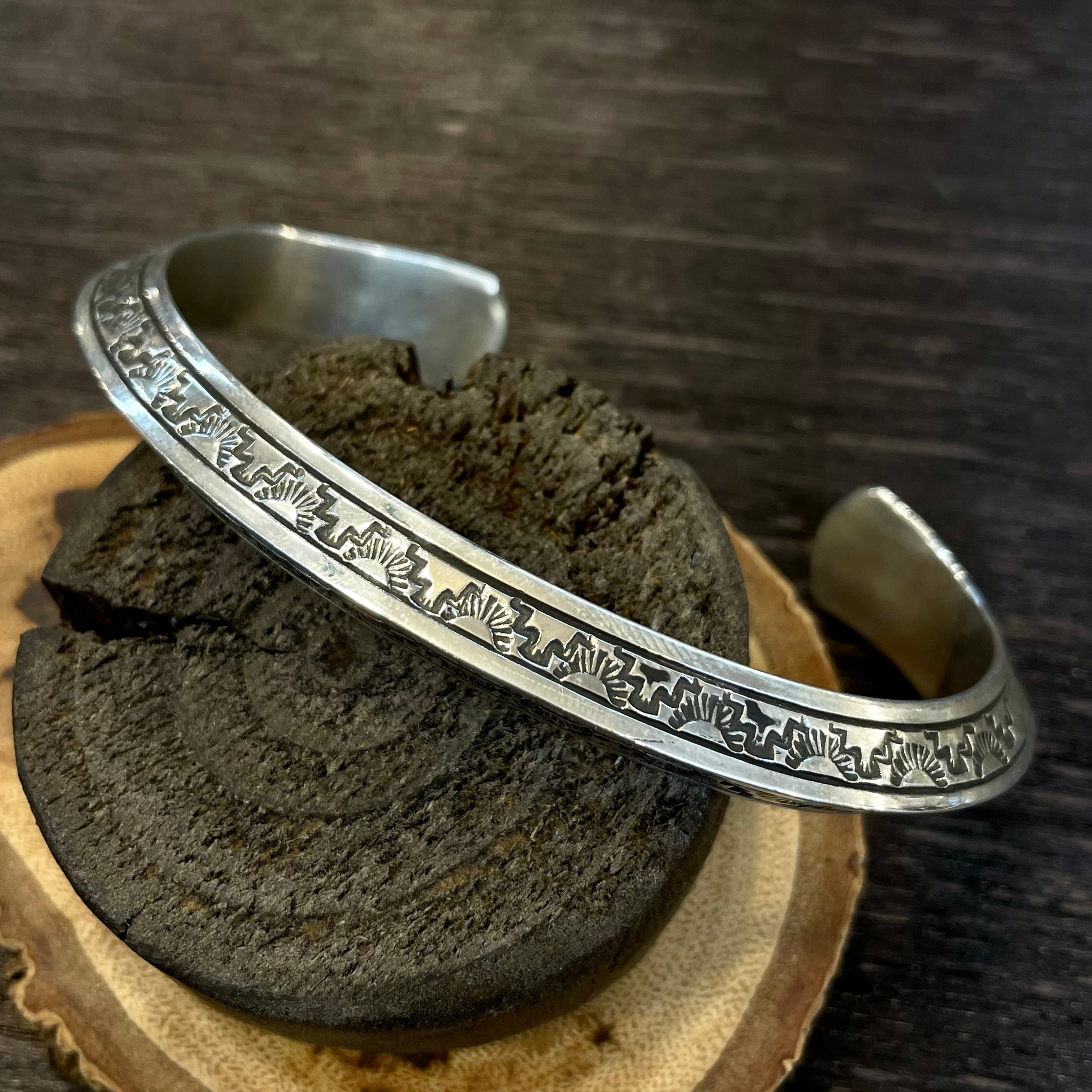 ワイリーセカテロ(Wylie Secatero) トライアングルバングル