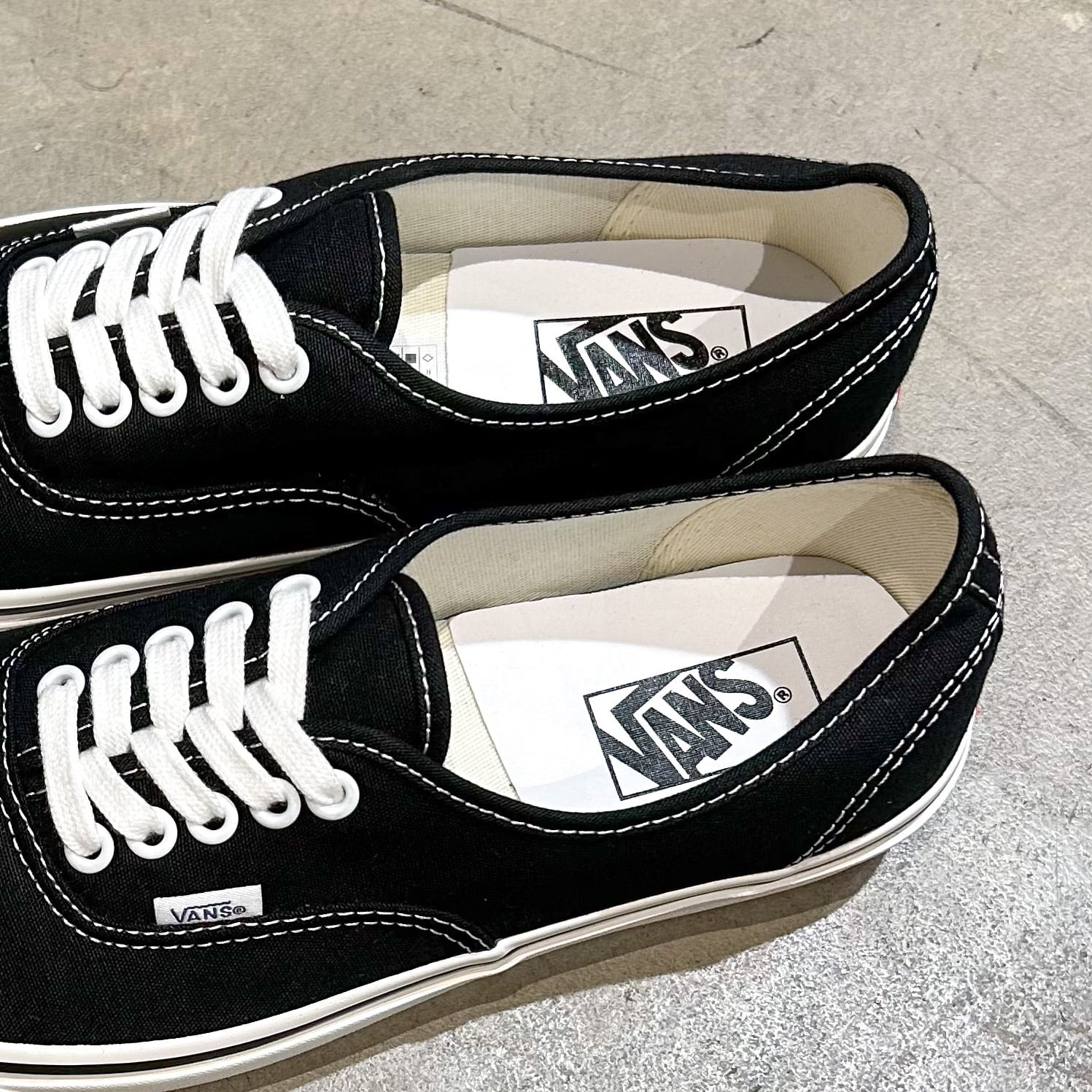VANS Authentic 44 Dx 
