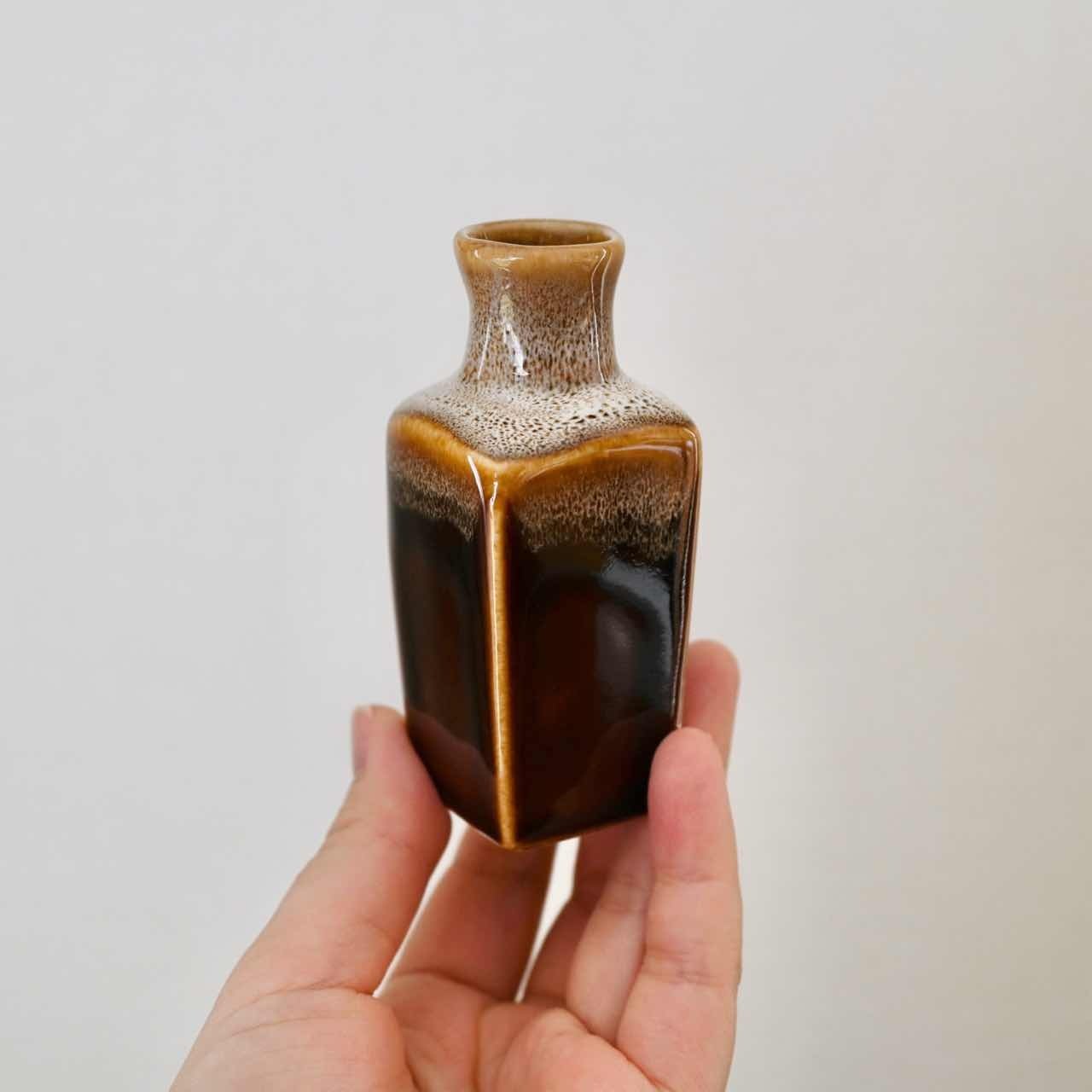 再入荷 】ちいさなスクエア一輪挿し｜陶器 小さい ミニ花瓶 フラワー