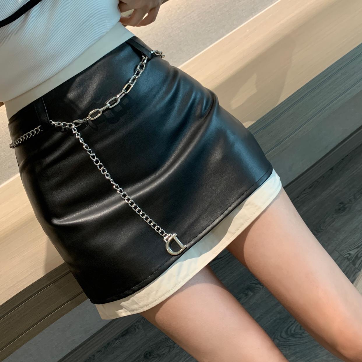 チェーン付き♡ミニ丈バイカラーレザースカート | loner select（ 韓国