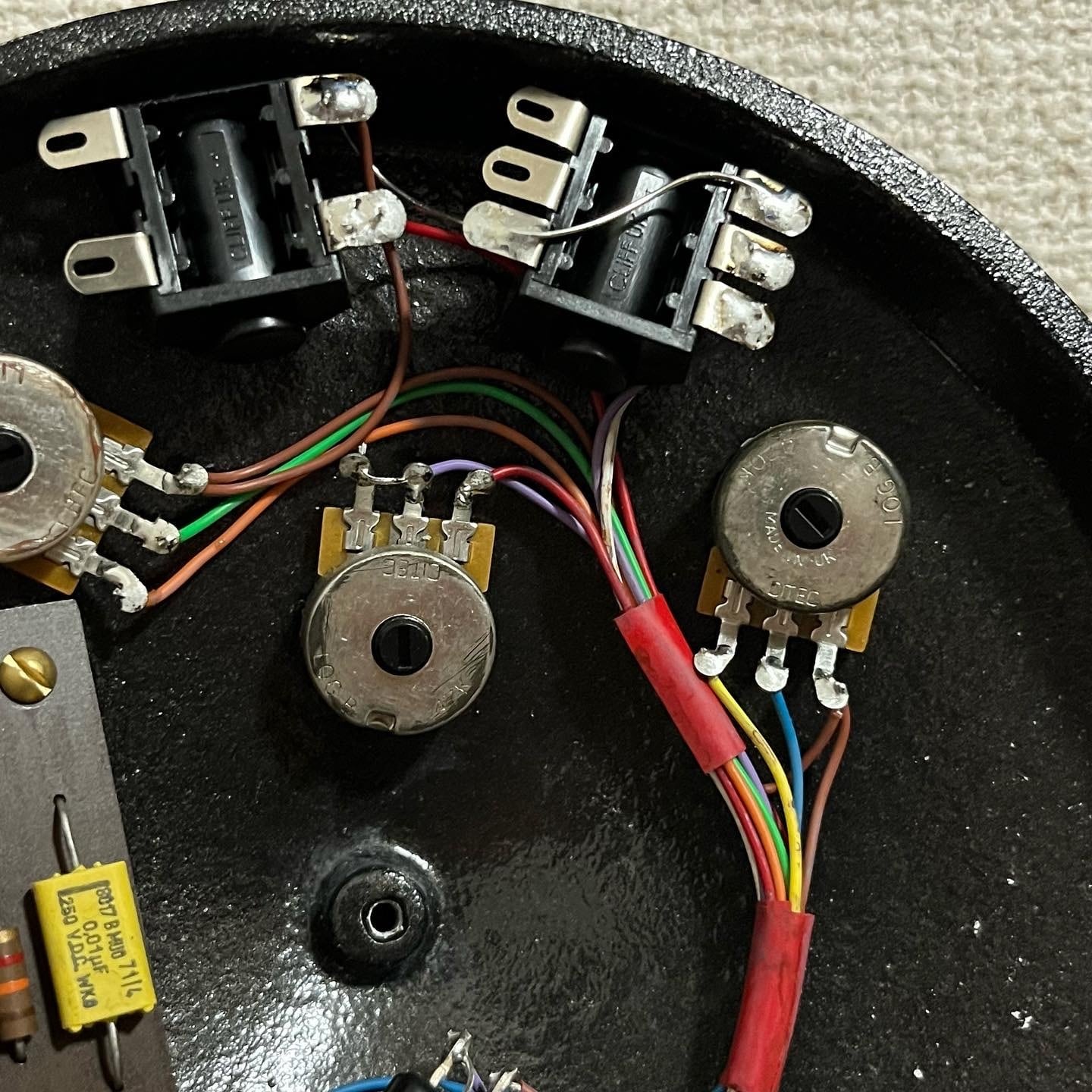 Cashew Nuts FUZZ -three eyes- | Lemon & Ginger