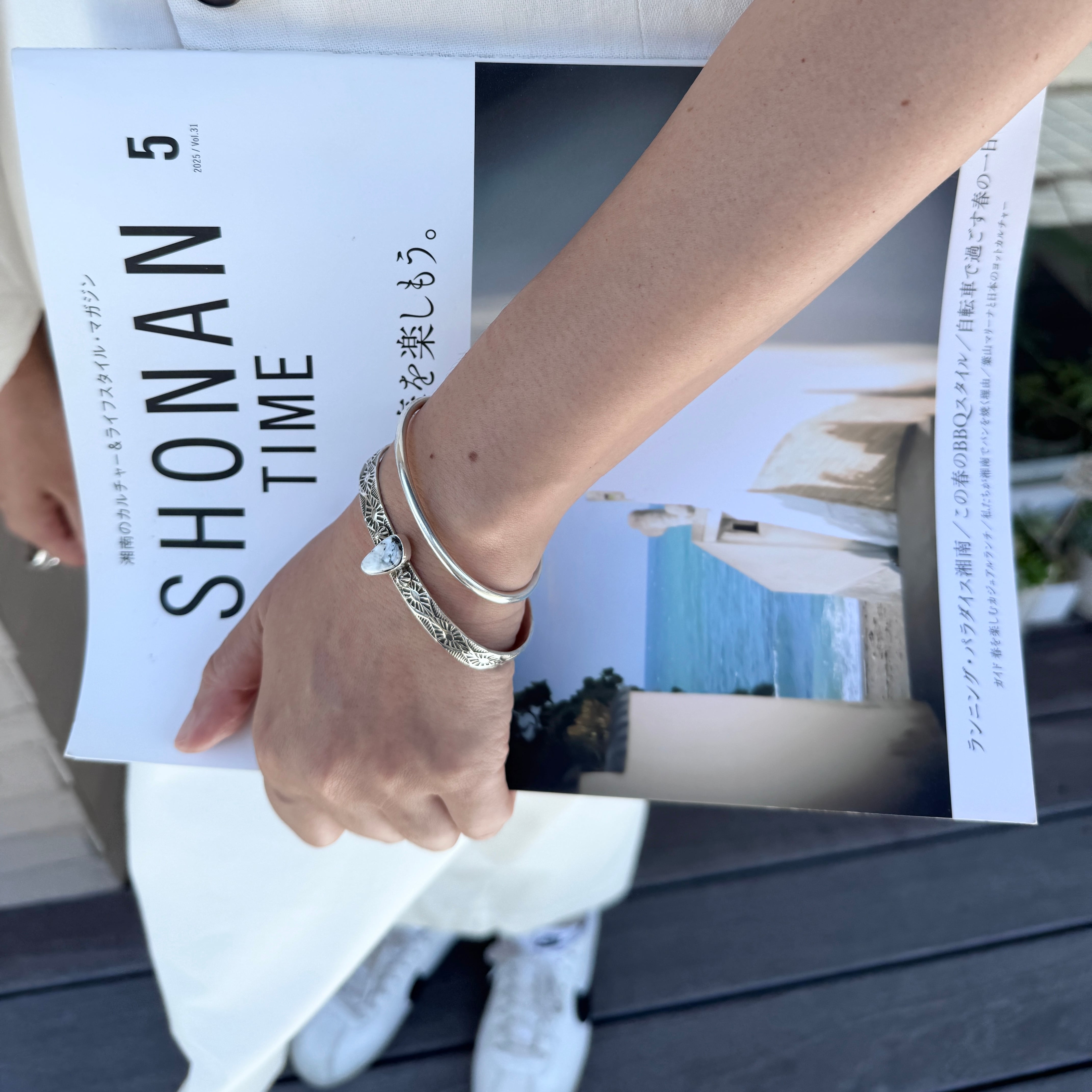 Indian Jewelry 》ホワイトバッファロー スタンプワーク バングル