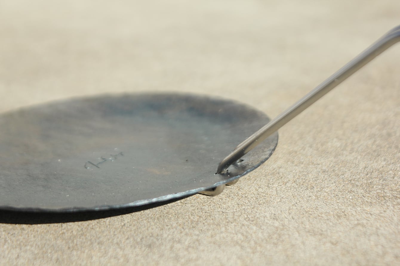 羽根のように軽い鉄製フライパン”FEATHER PAN