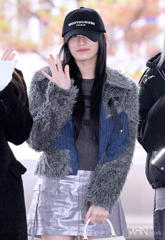 ☆IVE イソ 着用！！【WOOYOUNGMI】ブラック エンブロイド ベース