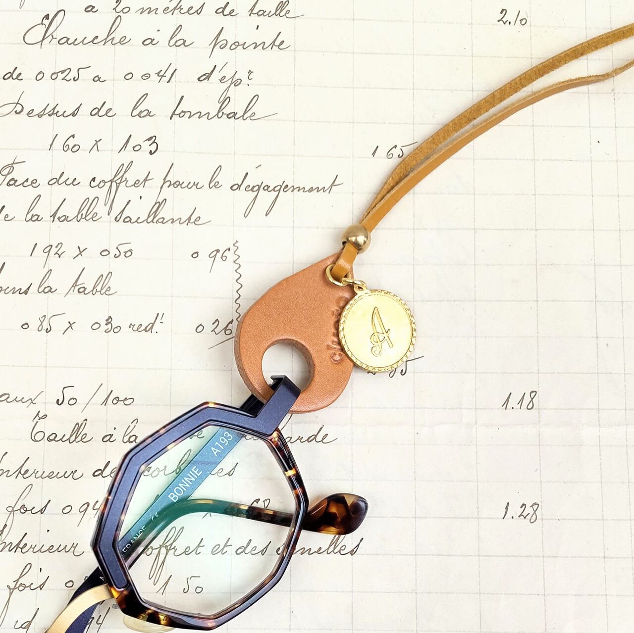 glasses holder雫（メガネホルダー、イニシャルチャーム付き）:全7色