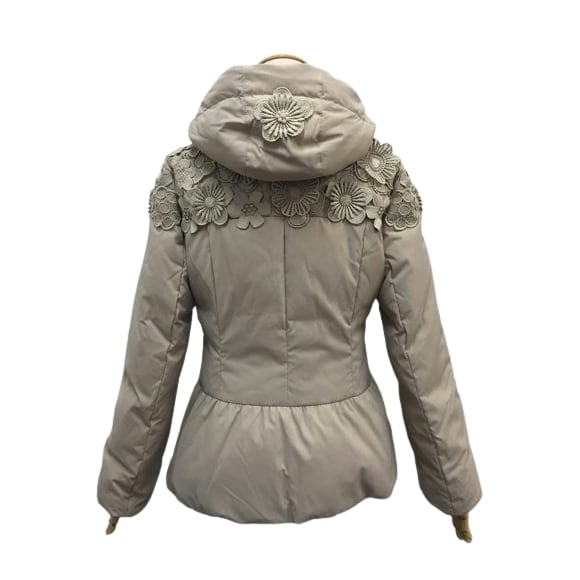 スーパービューティー ダウンコート レース 花モチーフ付 フード