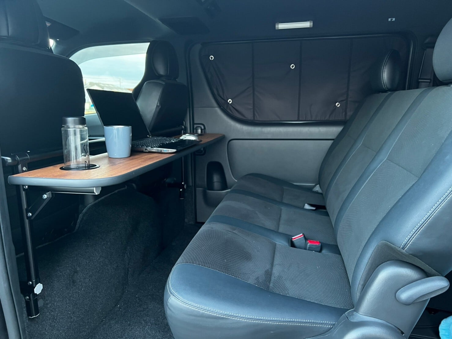 ハイエース後部座席テーブル【ワイド】 | アルミフレームCARカスタム