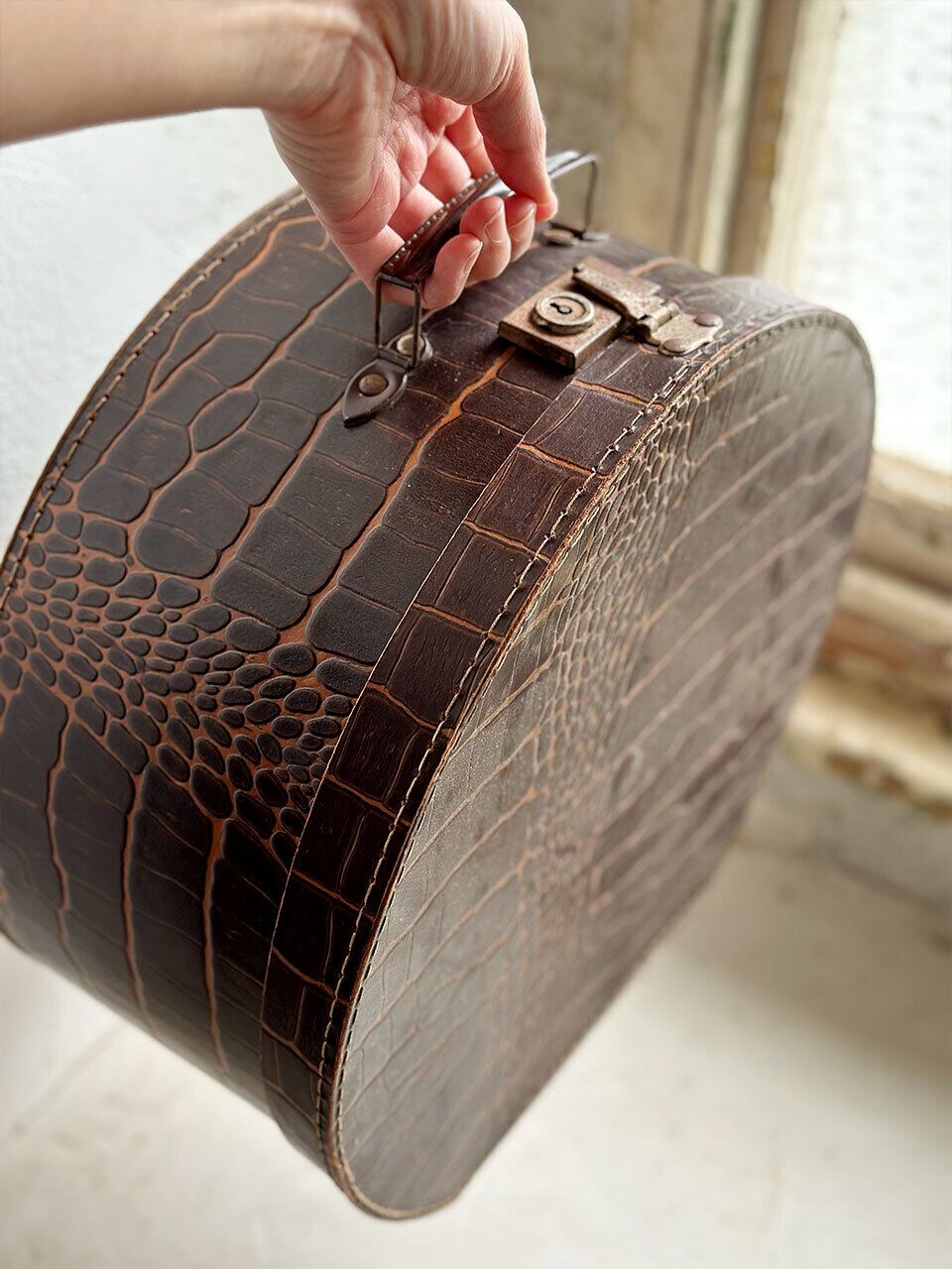 ハットボックス ブラウン クロコダイル型押し柄 紙製 | Brocante de La