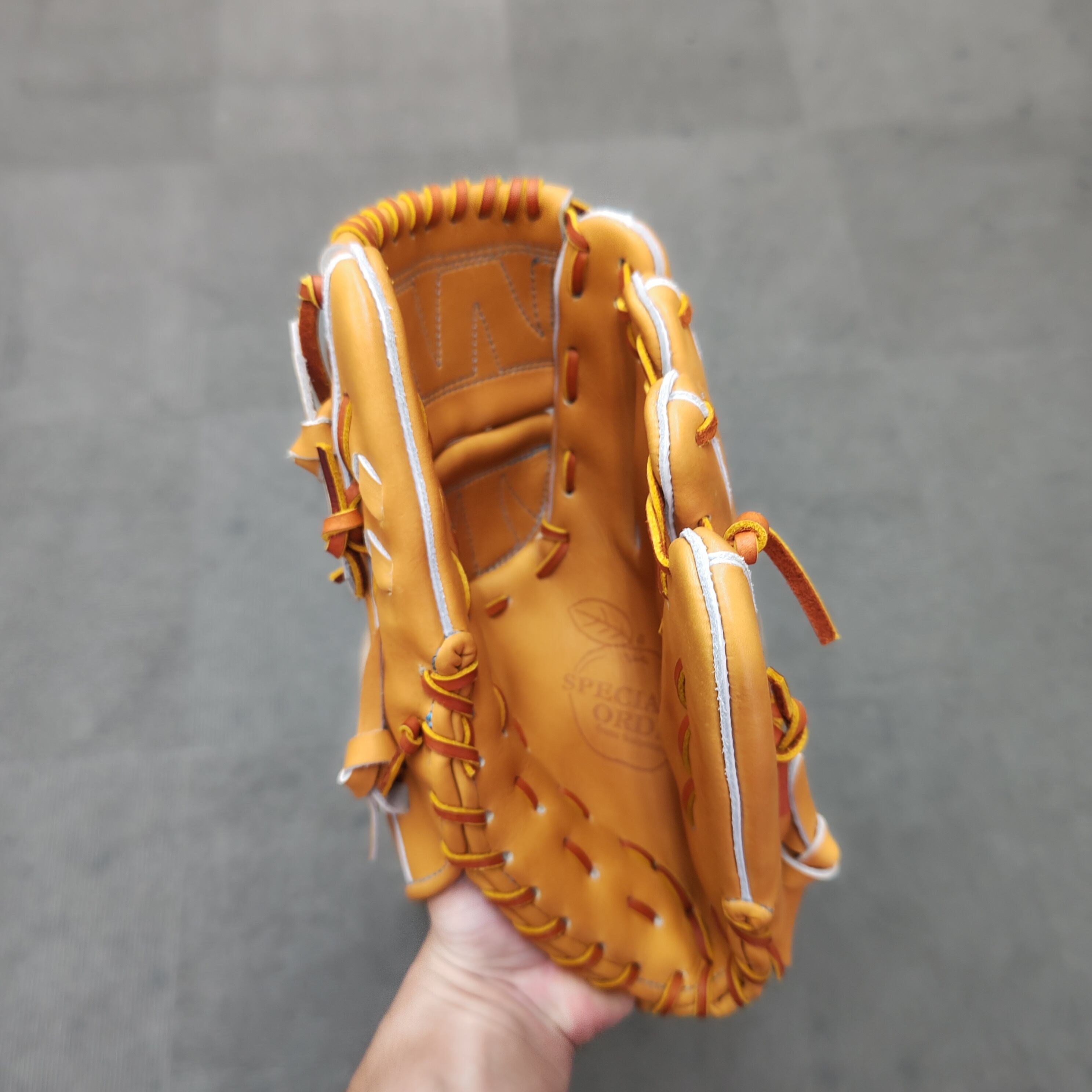 型付け済み Motive Force 投手用特化型特殊重心グローブ 肩甲骨 股関節