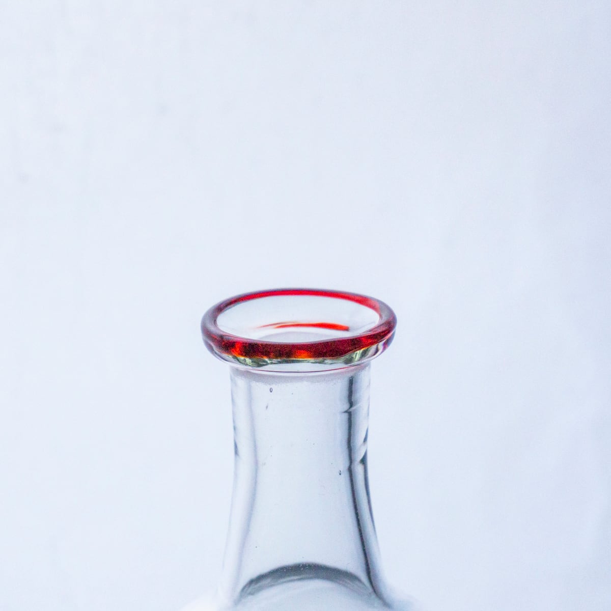 倉敷ガラス 酒瓶 口巻 赤 | くらしのギャラリー杜の街グレース店