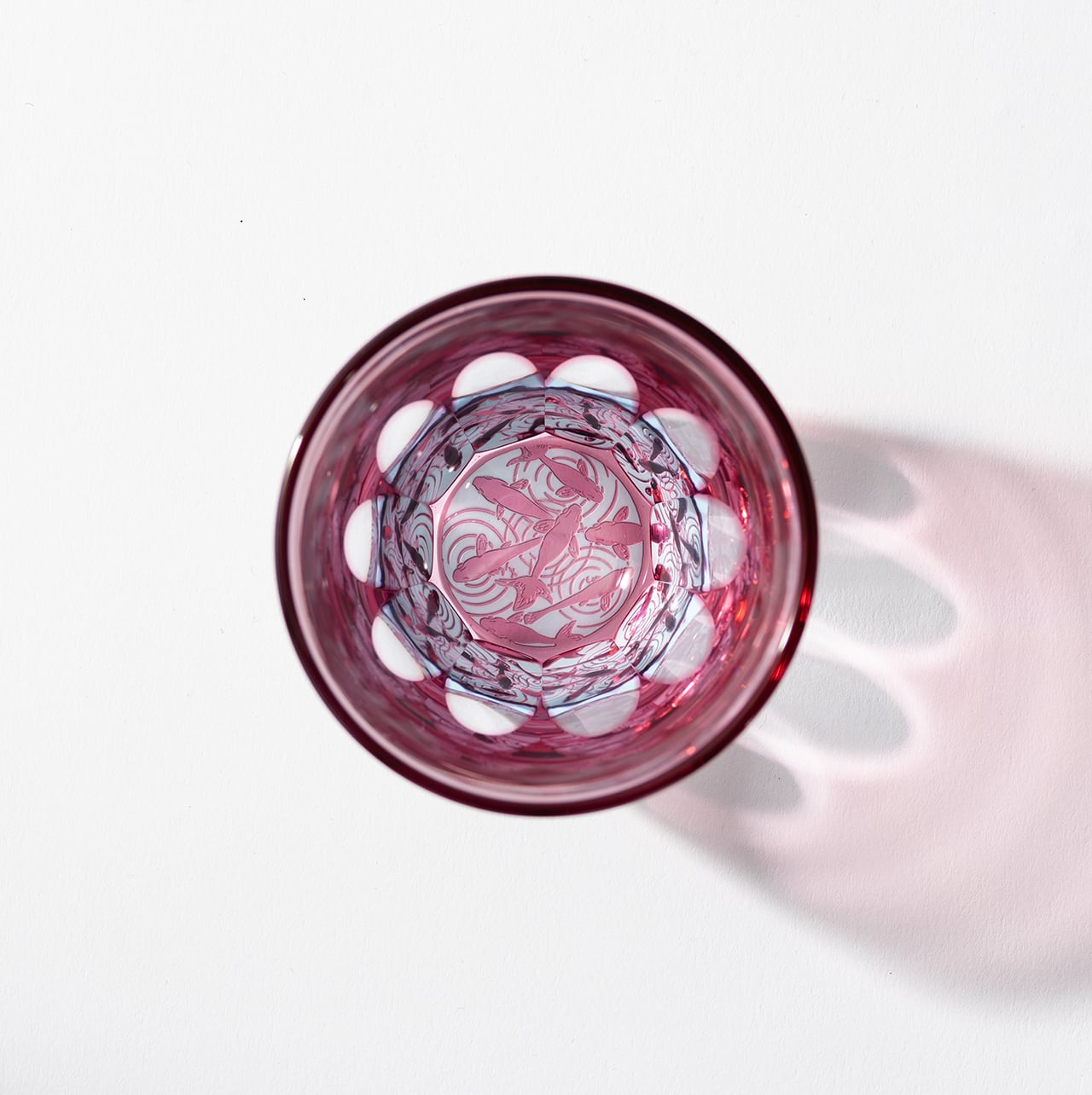 金魚（金赤×ライトブルー）ぐい呑 | 椎名切子（GLASS-LAB) 江戸切子