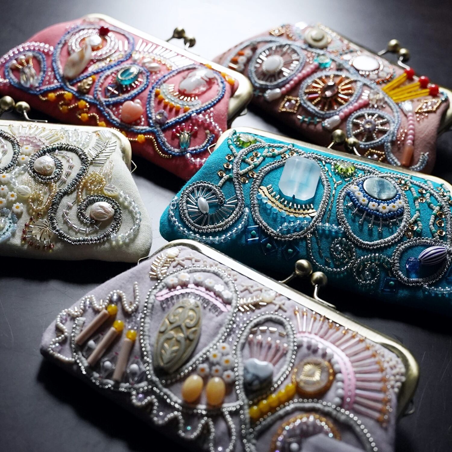 ビーズ刺繍のがま口 No.4｜コーラルピンク｜ガーゼ素材｜マチなし