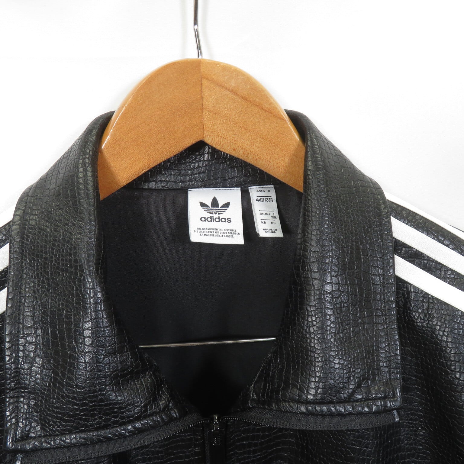 adidas プレミアム フェイクレザー ファイヤーバード リュクス