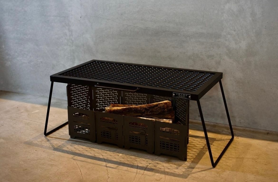 サンゾー工務店 _ IRON TABLE | Geek Field