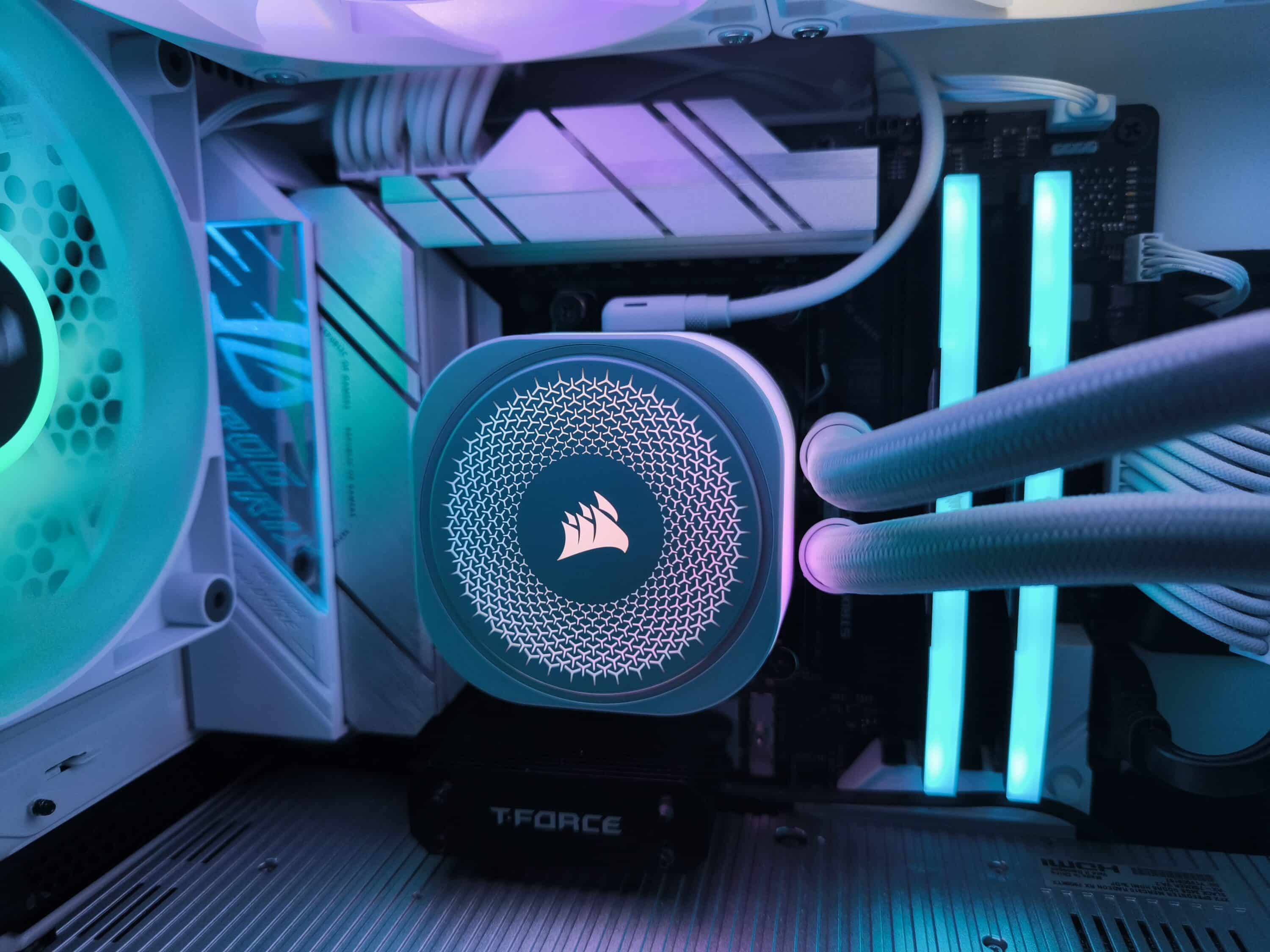 Corsair iCUE LINK TITAN 360 RX RGB review: Is it worth it?