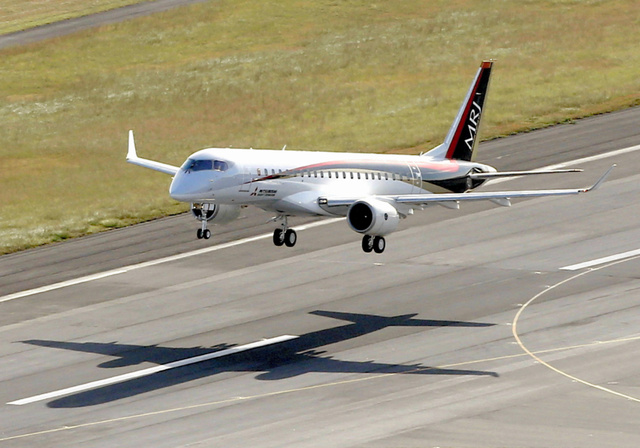 三菱MRJ初飛行 | 取締役 BLOG | BASIS SPECIES authorized watch