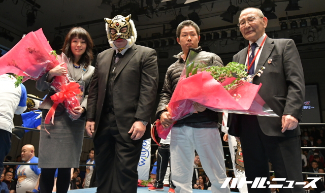 ダイナマイトキッド追悼大会)YN製タイガーマスク レボリューション横