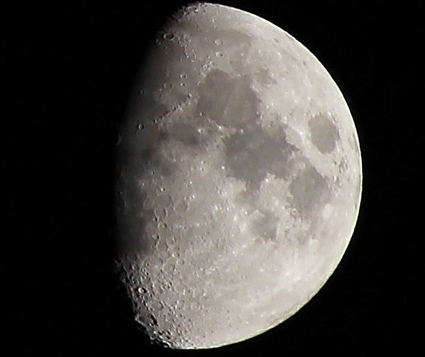 月をきれいに撮影したいです。』 CANON EOS Kiss X4 ダブルズーム