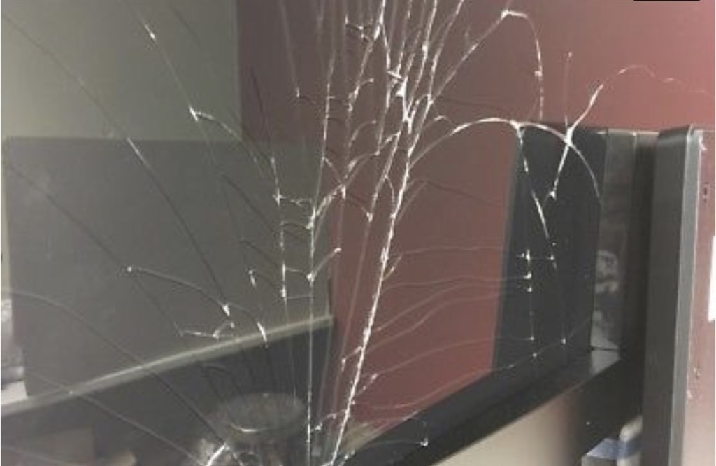 背面パネルのひび割れは音質に影響あるでしょうか？』 SONY BRAVIA KJ