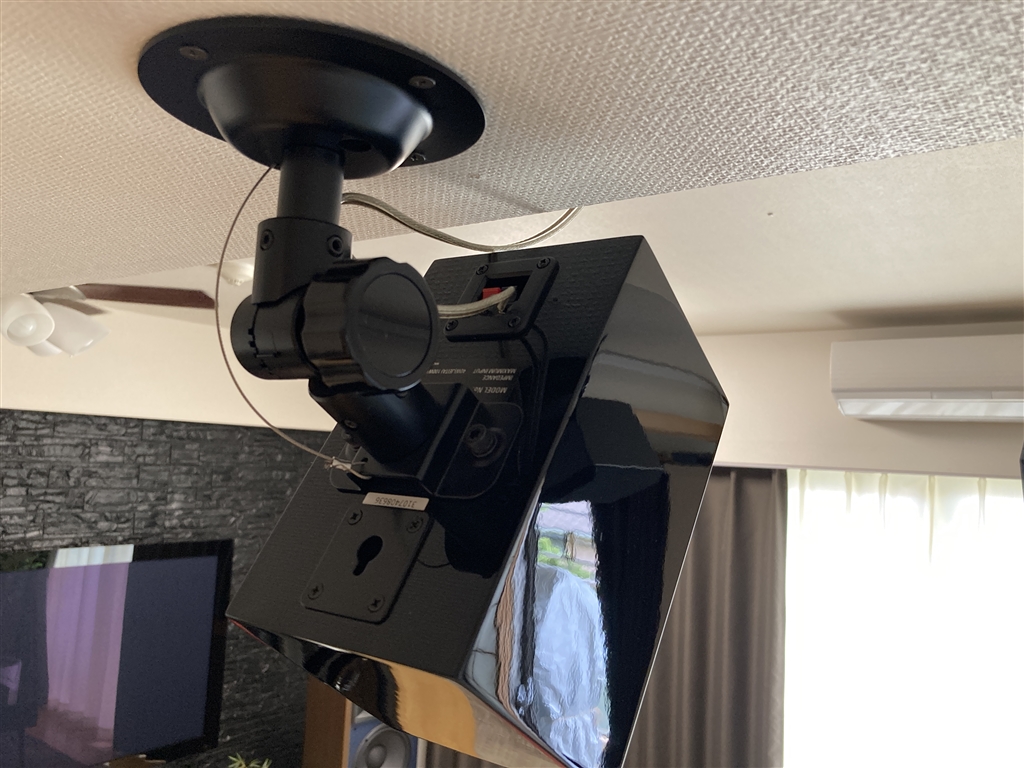 ヤマハ NS-B210と、オンキョーの天吊セット ヤマハ NS-B210と