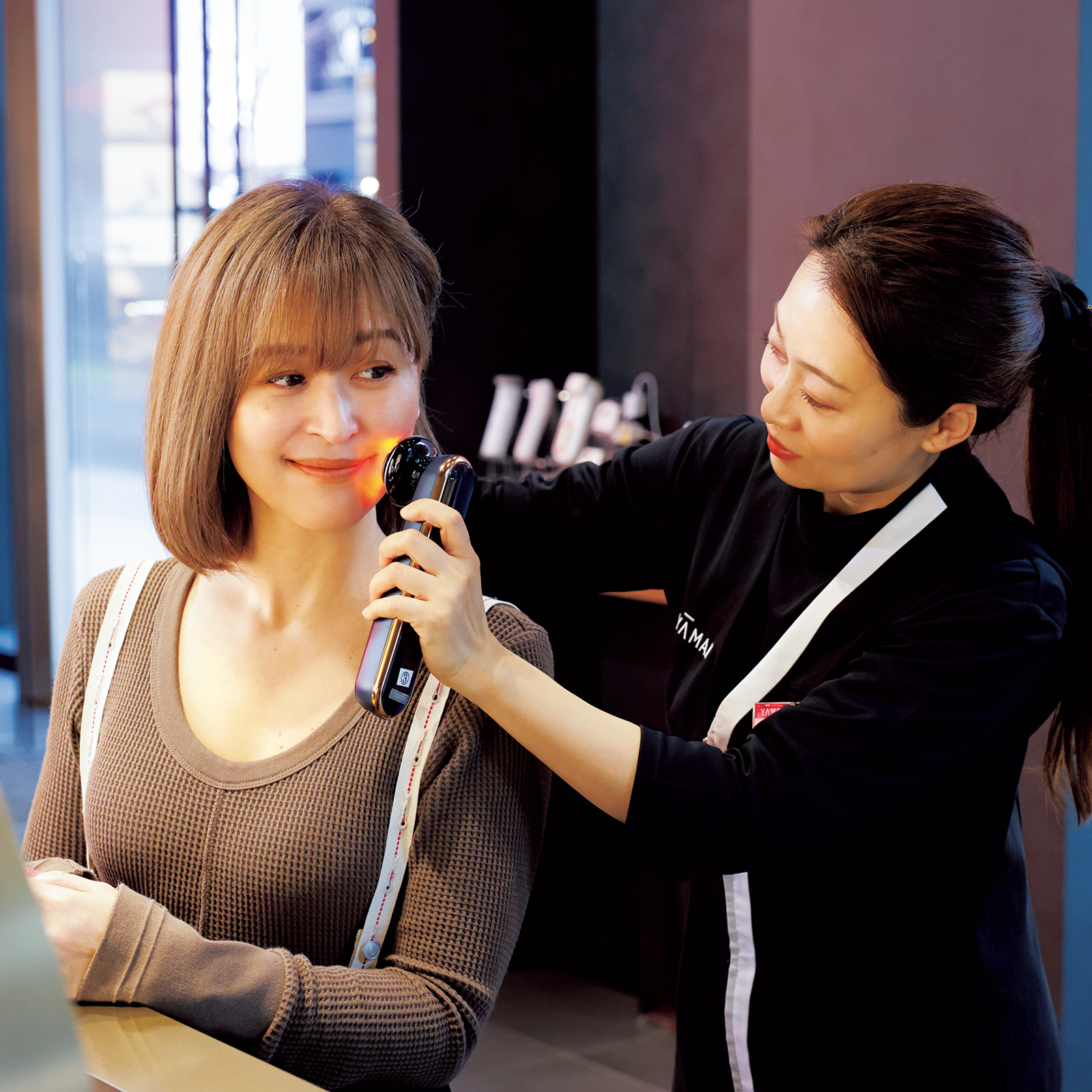 話題の最新「ウエアラブルマスク」を体験してみた！【美顔器の殿堂に