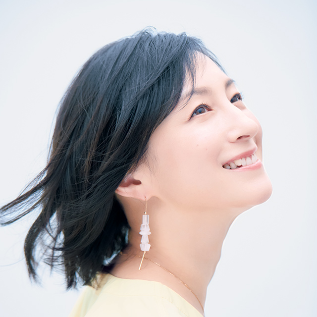 応募は終了いたしました。16名様に直筆サイン入りミラープレゼント