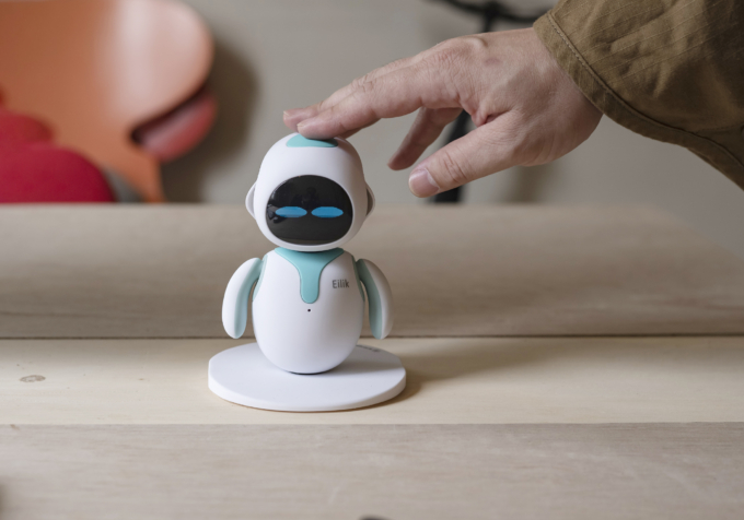 小さなコンパニオンロボットEILIKがオフィスに来た | bebop