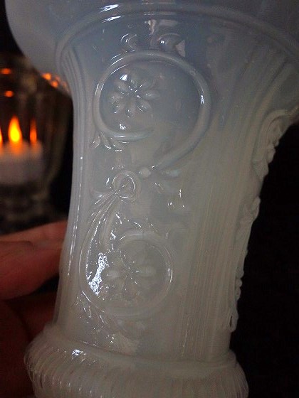 西洋アンティーク オパリンガラス・フラワーベース 花瓶 ／室内装飾