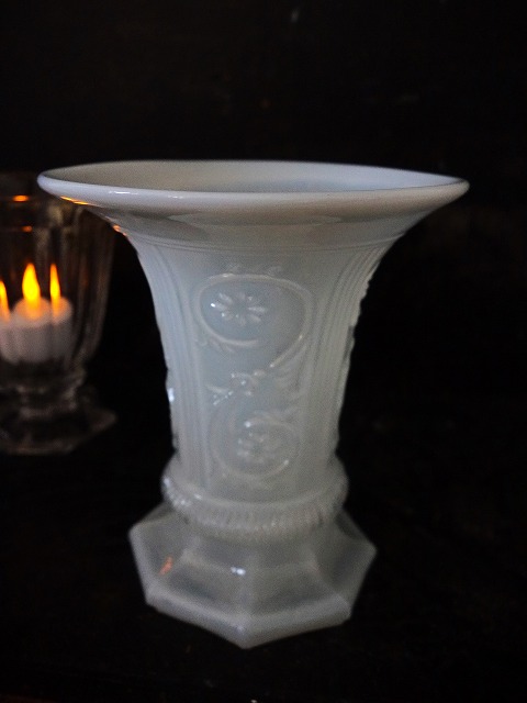 西洋アンティーク オパリンガラス・フラワーベース 花瓶 ／室内装飾